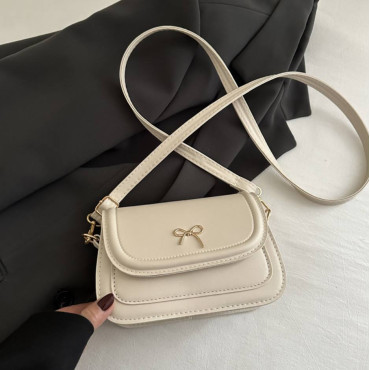 Сумка молочного кольору  з бантиком красива стильна сумочка mini bag aesthetic